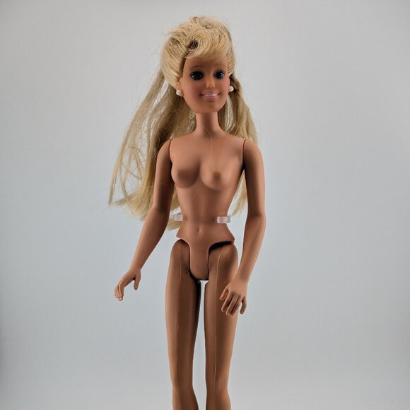 Bundle of 14 Vintage Barbie and Ken dolls - Picture 4 of 15